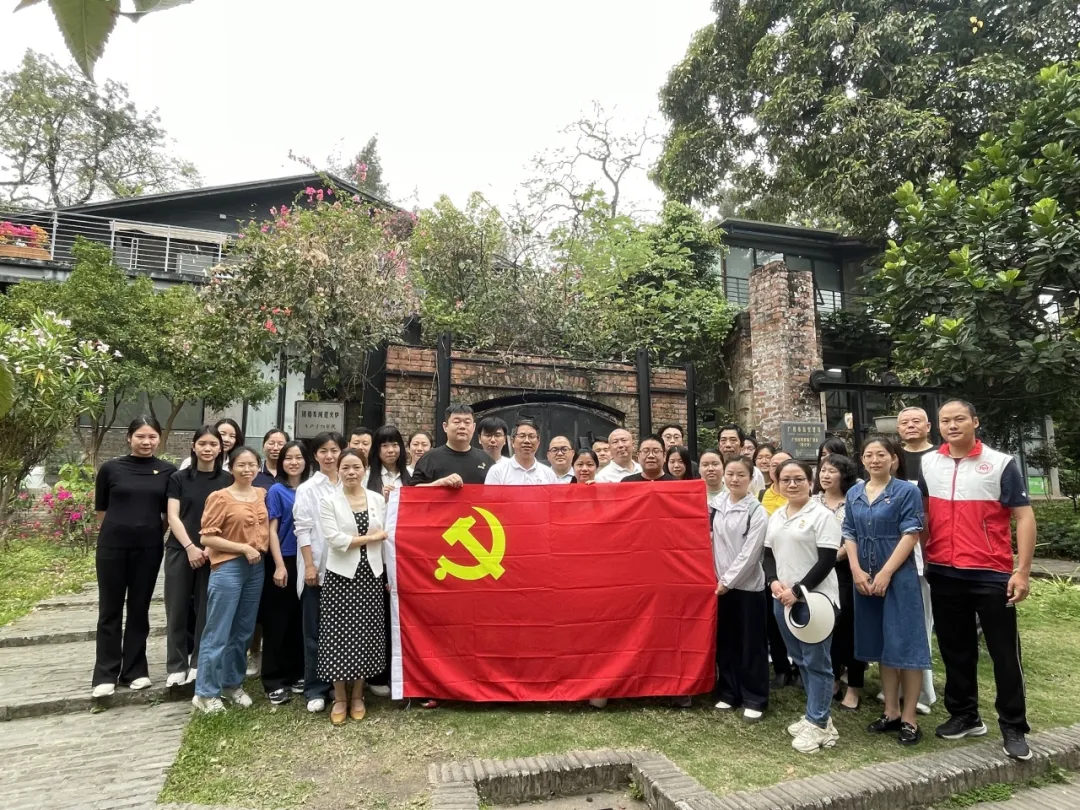 “以綠為筆繪生態(tài) 向新向上向未來” T.I.T創(chuàng)意園開展聯(lián)合植樹活動