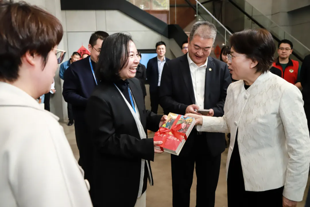 黃曉薇在廣州調(diào)研時(shí)強(qiáng)調(diào) 大力推動(dòng)?jì)D聯(lián)組織改革創(chuàng)新向基層延伸向縱深發(fā)展